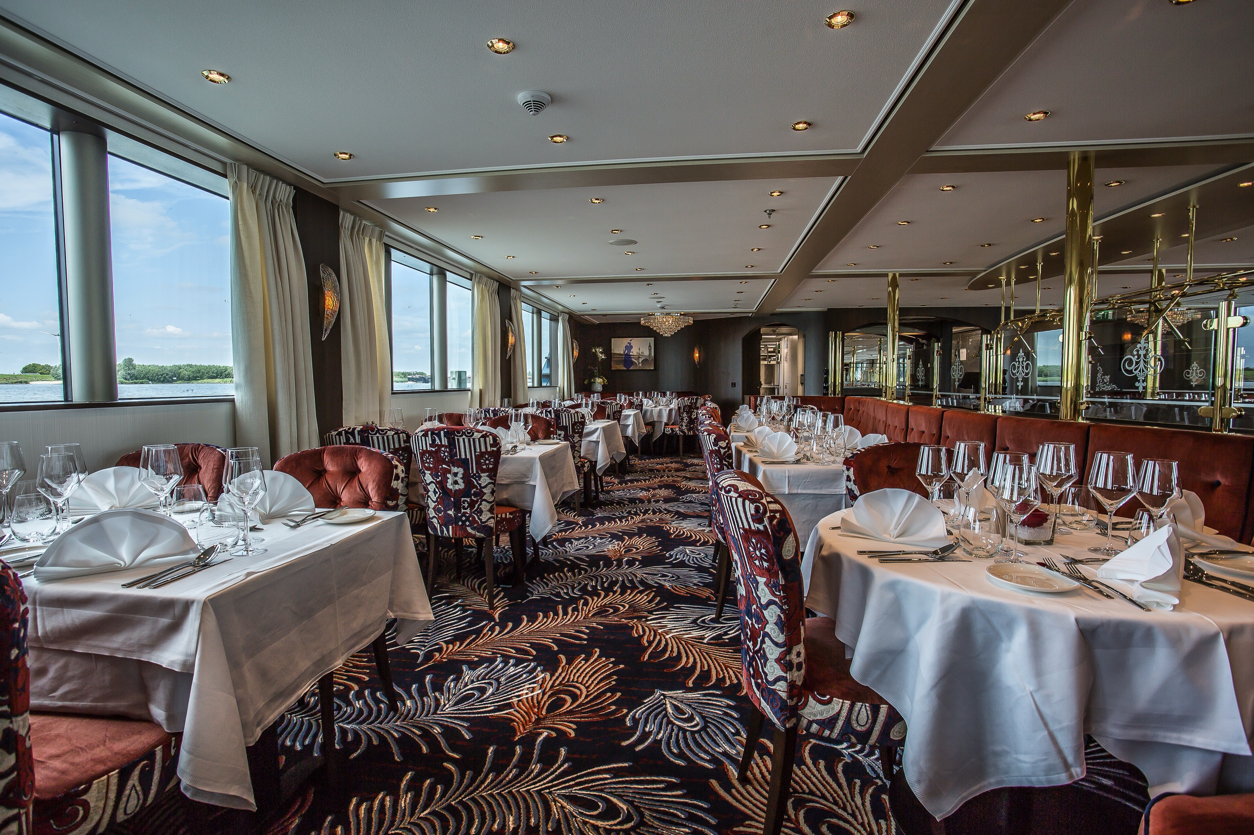 MS Oscar Wilde - Main Restaurant